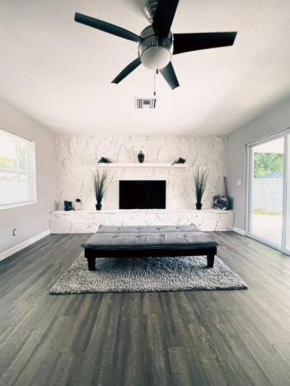 Elegant 3 BR Home Near Beaches and Downtown